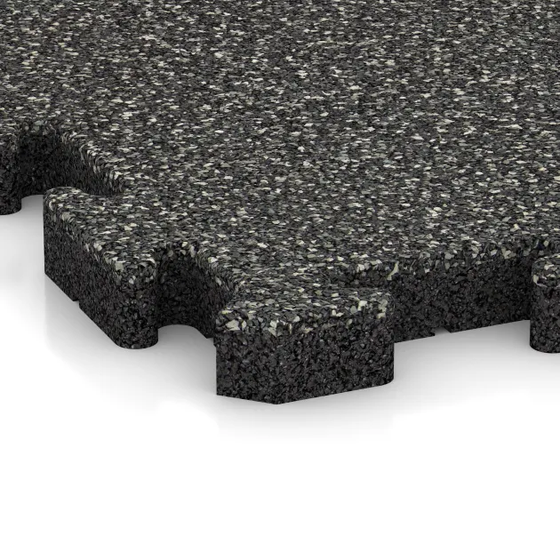 Detailaufnahme der Randausprägung von WARCO-Produkt 2918, Pool Decking Tile, Format 500 x 500 x 40 mm, Farbe Dark Grey Granite.