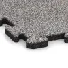 Detailaufnahme der Randausprägung von WARCO-Produkt 4544, Rubber sports surface HD, Format 500 x 500 x 30 mm, Farbe Grey Melange.
