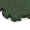 Detailaufnahme der Randausprägung von WARCO-Produkt 4181, Rubber sports surface, Format 500 x 500 x 30 mm, Farbe Grass Green.