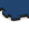 Detailaufnahme der Randausprägung von WARCO-Produkt 5810, Fitness Floor Protection Mat, Format 1000 x 1000 x 30 mm, Farbe Gentian Blue.