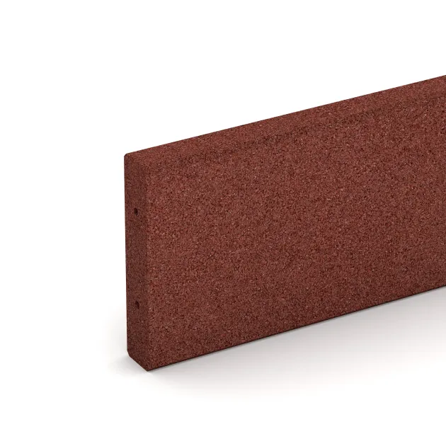 Detailaufnahme der Randausprägung von WARCO-Produkt 2591, Rubber kerbstone (Deep kerbstone), Format 1000 x 250 x 50 mm, Farbe Brick red.