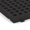 Detailaufnahme der Randausprägung von WARCO-Produkt 6115, Playground safety mat with grid structure, Format 100 × 50 × 8 cm, Farbe Anthracite.