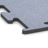 Detailaufnahme der Randausprägung von WARCO-Produkt 6156, Fitness Performance Elite Training Floor, Format 50 x 50 x 2 cm | 0,25 m², Farbe Mist Grey.