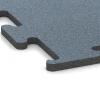 Detailaufnahme der Randausprägung von WARCO-Produkt 6168, Fitness Performance Elite Training Floor, Format 50 x 50 x 2 cm | 0,25 m², Farbe Aged silver.