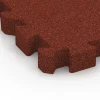 Detailaufnahme der Randausprägung von WARCO-Produkt 6406, Playground Safety Tile – 220 cm, Format 50 x 50 x 6 cm | 0,25 m², Farbe Brick red.