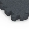 Detailaufnahme der Randausprägung von WARCO-Produkt 6404, Playground Safety Tile – 190 cm, Format 50 x 50 x 5 cm | 0,25 m², Farbe Slate grey.