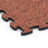 Detailaufnahme der Randausprägung von WARCO-Produkt 6800, Dog Agility Flooring, Format 44,6 x 44,6 x 1,8 cm, Farbe Embers.