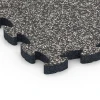 Detailaufnahme der Randausprägung von WARCO-Produkt 6841, Fitness Active Floor System, Format 44,6 x 44,6 × 2,8 cm, Farbe Dark Grey Granite.