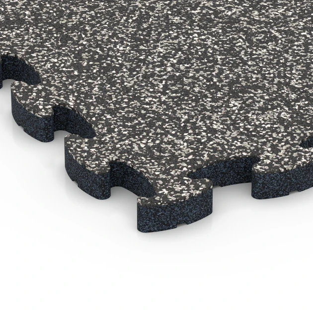 Detailaufnahme der Randausprägung von WARCO-Produkt 6841, Fitness Active Floor System, Format 44,6 x 44,6 × 2,8 cm, Farbe Dark Grey Granite.