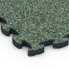 Detailaufnahme der Randausprägung von WARCO-Produkt 6816, Stone Carpet Click Tile, Format 28,9 x 28,9 x 1,8 cm, Farbe English Lawn.