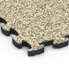 Detailaufnahme der Randausprägung von WARCO-Produkt 6820, Stone Carpet Click Tile, Format 28,9 x 28,9 x 1,8 cm, Farbe Travertine.