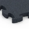 Detailaufnahme der Randausprägung von WARCO-Produkt 6961, Fitness Premium Gym Flooring, Format 45,9 x 45,9 x 2,8 cm, Farbe Anthracite.