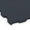 Detailaufnahme der Randausprägung von WARCO-Produkt 6969, Fitness Premium Performance Flooring, Format 99 x 99 x 2,8 cm, Farbe Anthracite.