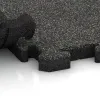 Großaufnahme vom Verbindungssystem von WARCO-Boden 2918 - Pool Decking Tile im Farbdesign Dark Grey Granite. Abmessungen 500 x 500 x 40 mm.