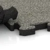 Großaufnahme vom Verbindungssystem von WARCO-Boden 2841 - Outdoor click tile im Farbdesign Light Granite. Abmessungen 500 x 500 x 40 mm.