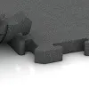 Großaufnahme vom Verbindungssystem von WARCO-Boden 2963 - Interlocking playground safety tile im Farbdesign Slate grey. Abmessungen 500 x 500 x 40 mm.
