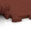 Großaufnahme vom Verbindungssystem von WARCO-Boden 3355 - Dog floor tile im Farbdesign Brick red. Abmessungen 100 x 100 x 3 cm | 1,00 m².