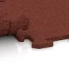 Großaufnahme vom Verbindungssystem von WARCO-Boden 5686 - Indoor click tile im Farbdesign Brick red. Abmessungen 500 x 500 x 18 mm.
