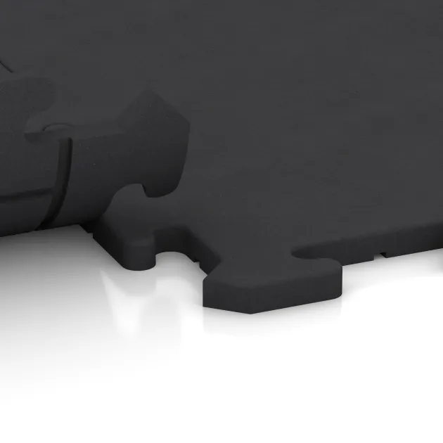 Großaufnahme vom Verbindungssystem von WARCO-Boden 0377 - Fitness Floor Studio im Farbdesign Anthracite. Abmessungen 1000 x 1000 x 18 mm.