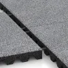 Großaufnahme vom Verbindungssystem von WARCO-Boden 5362 - Playground safety tile im Farbdesign Grey Melange. Abmessungen 500 x 500 x 50 mm.
