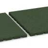Großaufnahme vom Verbindungssystem von WARCO-Boden 0534 - Outdoor rubber tile im Farbdesign Grass Green. Abmessungen 500 x 500 x 25 mm.