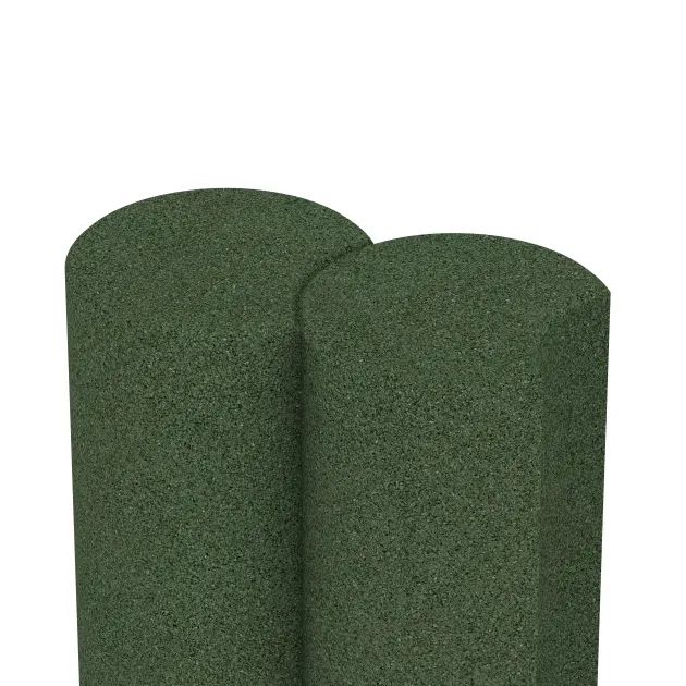 Großaufnahme vom Verbindungssystem von WARCO-Boden 2552 - Rubber granulate palisade im Farbdesign Grass Green. Abmessungen ø 250 x 400 mm.