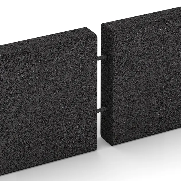 Großaufnahme vom Verbindungssystem von WARCO-Boden 2596 - Rubber kerbstone (Deep kerbstone) im Farbdesign Anthracite. Abmessungen 1000 x 250 x 50 mm.
