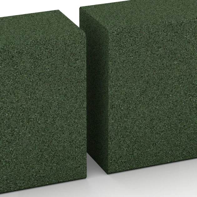 Großaufnahme vom Verbindungssystem von WARCO-Boden 7030 - Rubber granulate block step im Farbdesign Grass green. Abmessungen 100 x 30 x 15 cm.