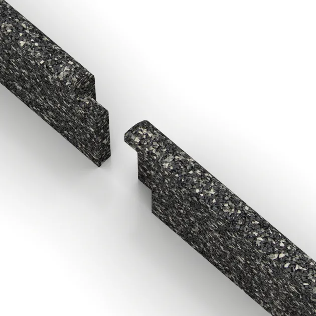 Großaufnahme vom Verbindungssystem von WARCO-Boden 2260 - Skirting Board im Farbdesign Dark Grey Granite. Abmessungen 750 x 80 x 20 mm.