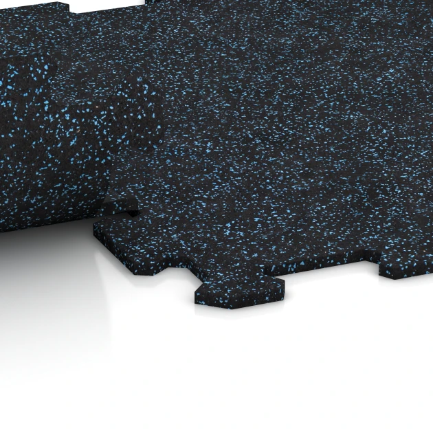 Großaufnahme vom Verbindungssystem von WARCO-Boden 0917 - Fitness Floor Compact im Farbdesign Light Blue Speckled. Abmessungen 485 x 485 x 8 mm | 0,235 m².