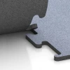 Großaufnahme vom Verbindungssystem von WARCO-Boden 6150 - Fitness Performance Elite Training Floor im Farbdesign Mist Grey. Abmessungen 100 x 100 x 2 cm | 1,00 m².