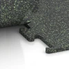 Großaufnahme vom Verbindungssystem von WARCO-Boden 6979 - Fitness Performance Elite Training Floor im Farbdesign Light Green Speckled. Abmessungen 100 x 100 x 2 cm | 1,00 m².
