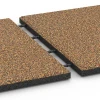 Großaufnahme vom Verbindungssystem von WARCO-Boden 6416 - Playground safety tile – CFH 90 cm im Farbdesign Terracotta. Abmessungen 50 x 50 x 3 cm | 0,25 m².