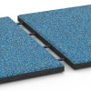 Großaufnahme vom Verbindungssystem von WARCO-Boden 6420 - Playground safety tile – CFH 90 cm im Farbdesign Atlantic. Abmessungen 50 x 50 x 3 cm | 0,25 m².