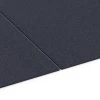 Großaufnahme vom Verbindungssystem von WARCO-Boden 6177 - Fitness Performance Elite Training Floor im Farbdesign Anthracite. Abmessungen 100 × 100 × 1 cm.