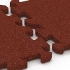 Großaufnahme vom Verbindungssystem von WARCO-Boden 6988 - Gym Floor Protection Mat im Farbdesign Brick red. Abmessungen 50 x 50 x 3 cm | 0,25 m².