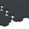 Großaufnahme vom Verbindungssystem von WARCO-Boden 7085 - Rubber Dog Floor Mat im Farbdesign Anthracite. Abmessungen 102,5 x 102,5 x 2,2 cm | 1,05 m².