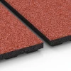 Großaufnahme vom Verbindungssystem von WARCO-Boden 6388 - Stable Mat Luxury im Farbdesign Brick red. Abmessungen 100 x 100 x 4,5 cm | 1,00 m².