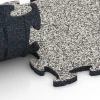 Großaufnahme vom Verbindungssystem von WARCO-Boden 6752 - Playground Safety Mat im Farbdesign Grey Granite. Abmessungen 44,6 x 44,6 x 1,8 cm.
