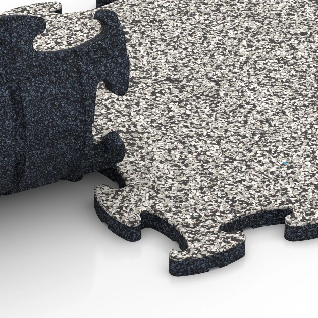 Großaufnahme vom Verbindungssystem von WARCO-Boden 6752 - Playground Safety Mat im Farbdesign Grey Granite. Abmessungen 44,6 x 44,6 x 1,8 cm.