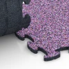 Großaufnahme vom Verbindungssystem von WARCO-Boden 6801 - Dog Agility Flooring im Farbdesign Lavender. Abmessungen 44,6 x 44,6 x 1,8 cm.