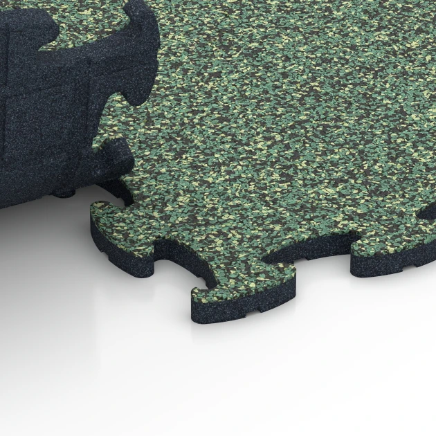 Großaufnahme vom Verbindungssystem von WARCO-Boden 6861 - Fitness Max Floor System im Farbdesign English Lawn. Abmessungen 44,6 x 44,6 x 1,8 cm.