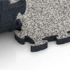 Großaufnahme vom Verbindungssystem von WARCO-Boden 6941 - Patio rubber tile im Farbdesign Grey Granite. Abmessungen 44,6 x 44,6 × 2,8 cm.