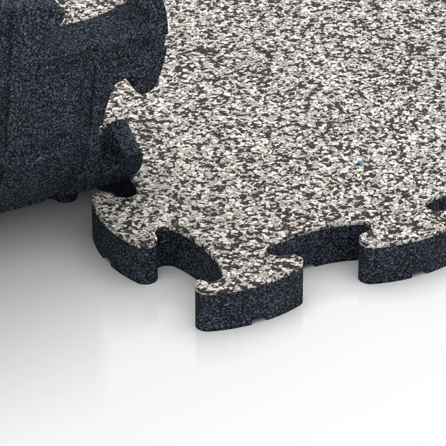 Großaufnahme vom Verbindungssystem von WARCO-Boden 6941 - Patio rubber tile im Farbdesign Grey Granite. Abmessungen 44,6 x 44,6 × 2,8 cm.