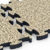 Großaufnahme vom Verbindungssystem von WARCO-Boden 6883 - Fitness Max Floor System im Farbdesign Travertine. Abmessungen 44,6 x 44,6 × 2,8 cm.