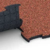 Großaufnahme vom Verbindungssystem von WARCO-Boden 6854 - Fitness Active Floor System im Farbdesign Embers. Abmessungen 97,1 x 97,1 x 2,8 cm.