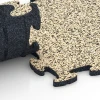 Großaufnahme vom Verbindungssystem von WARCO-Boden 6775 - Pool Surround Tiles im Farbdesign Travertine. Abmessungen 28,9 x 28,9 x 1,8 cm.