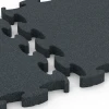 Großaufnahme vom Verbindungssystem von WARCO-Boden 6967 - Fitness Premium Performance Flooring im Farbdesign Anthracite. Abmessungen 45,9 x 45,9 x 2,8 cm.