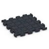 Aufsicht auf die Unterseite, also die Bodenseite von WARCO-Formteil 6774 - Pool Surround Tiles im Format 28,9 x 28,9 x 1,8 cm.